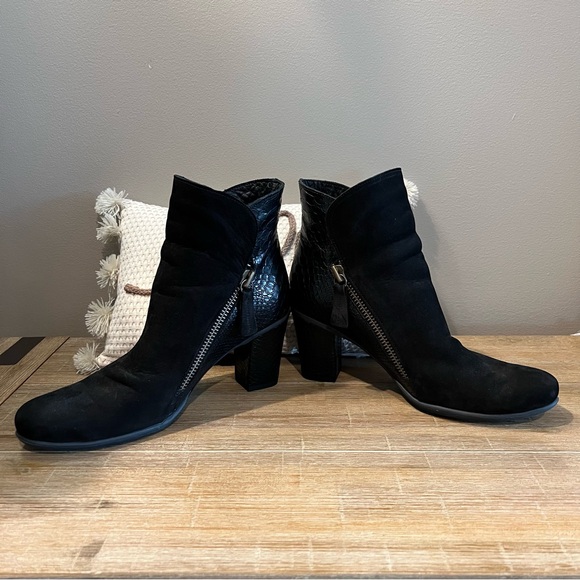 Black Leather /Suede Booties w/Zippers - size 10 EUC - Multi texture - Picture 7 of 16